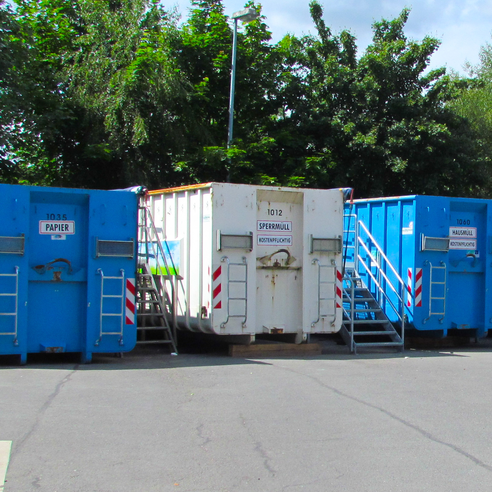 Container am Recyclinghof